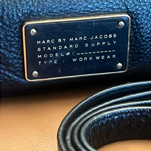 Marc by Marc Jacob’s Too Hot to Handle Black Leather Tote Bag w/ Strap - Picture 2 of 11